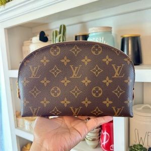 🌸SOLD🌸Louis Vuitton Cosmetic Pouch GM